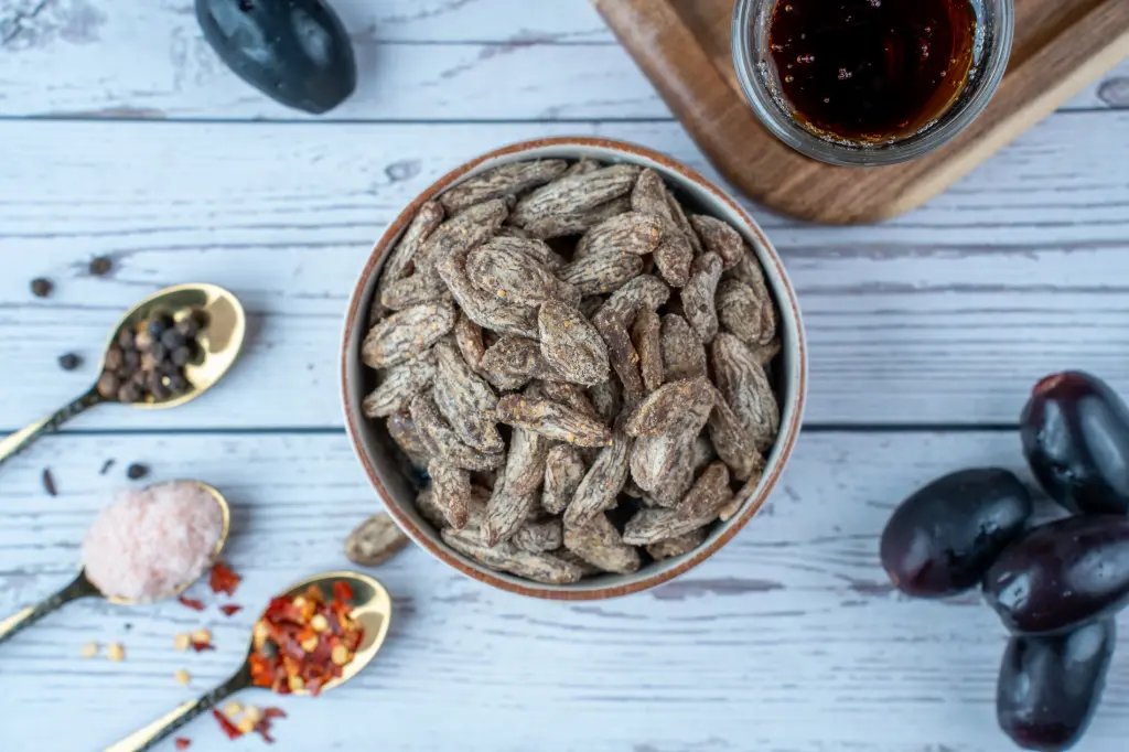 Kala Khatta Kishmish